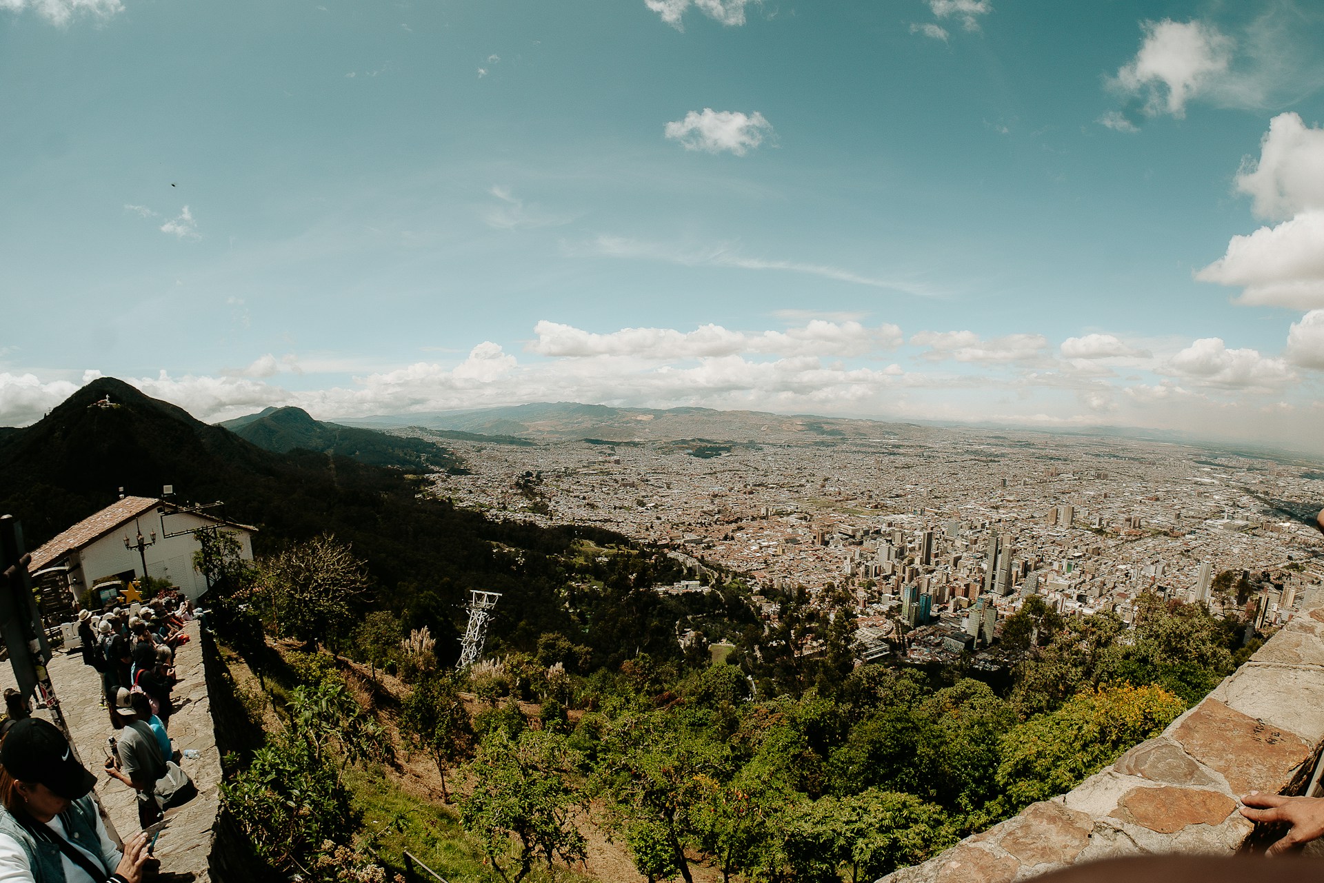 Cerro de Monserrate: Een Wandeling naar het Mooiste Uitzicht over Bogotá