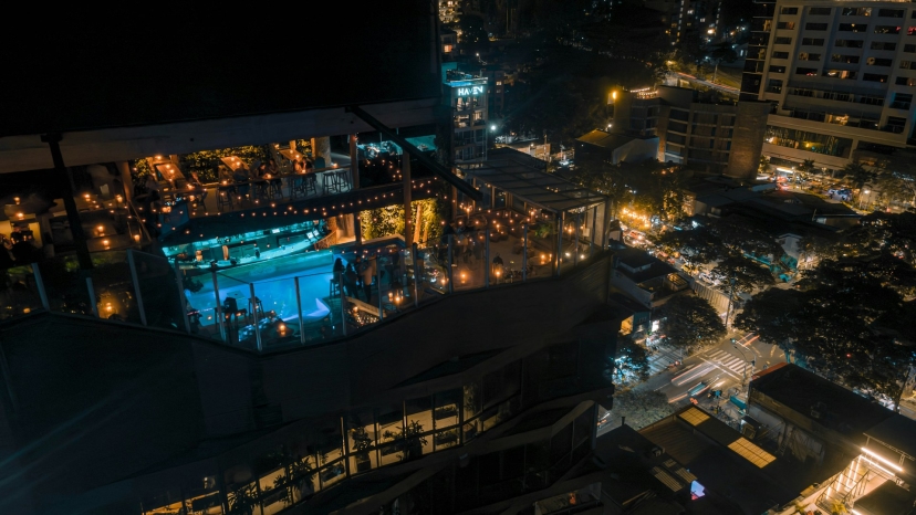 El Poblado: Nachtleven op Rooftops en in Clubs van Medellín